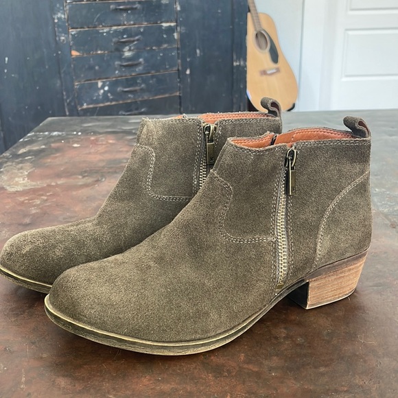 Never Worn Lucky Brand Booties Green Size 7 - Picture 1 of 5